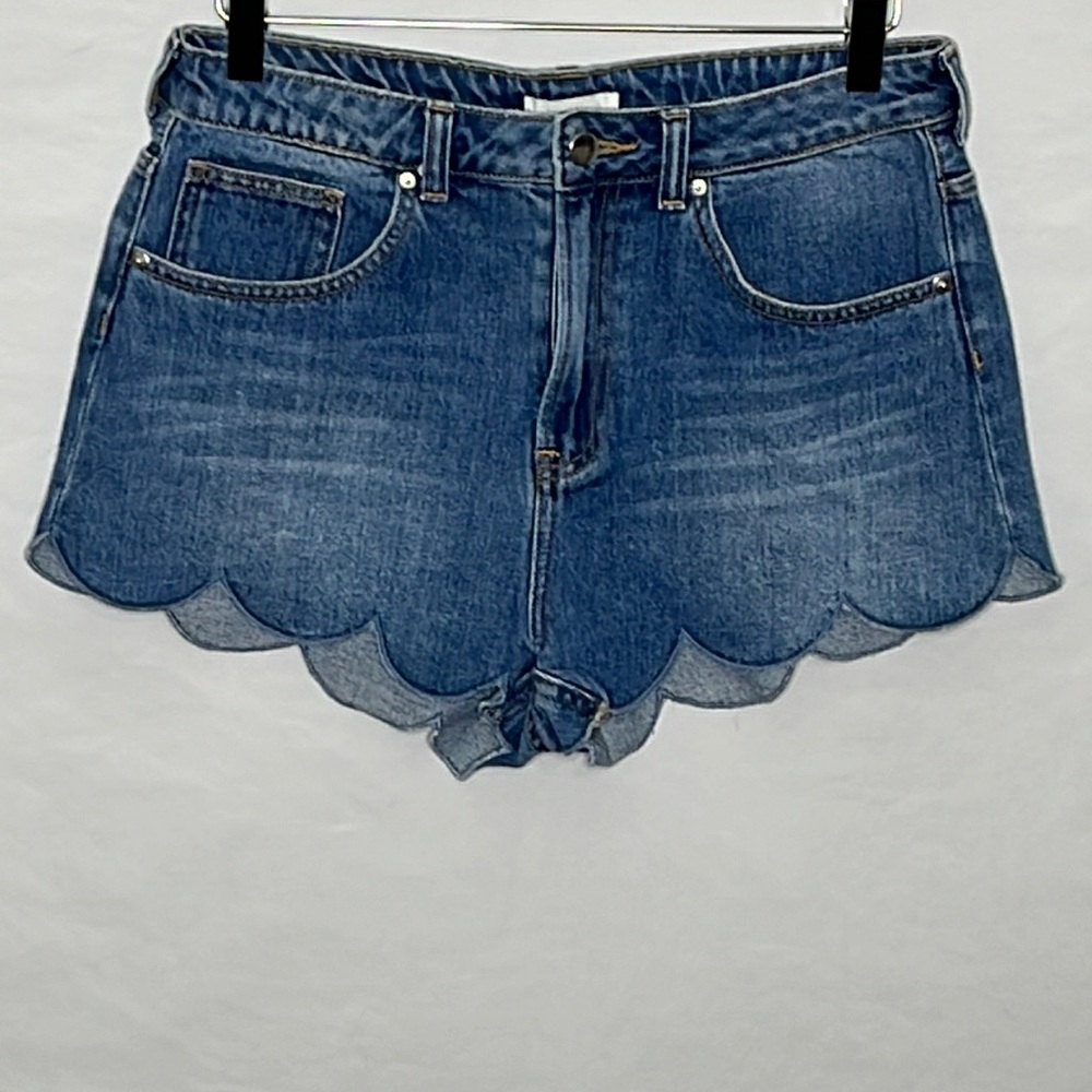 H&M Scalloped Hem High Rise Denim Shorts - Size 8